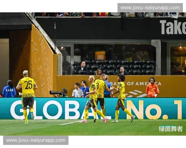 南美绿茵的“最古老对决”：竞技vs河床，藏在蓝白与红带间的百年宿命